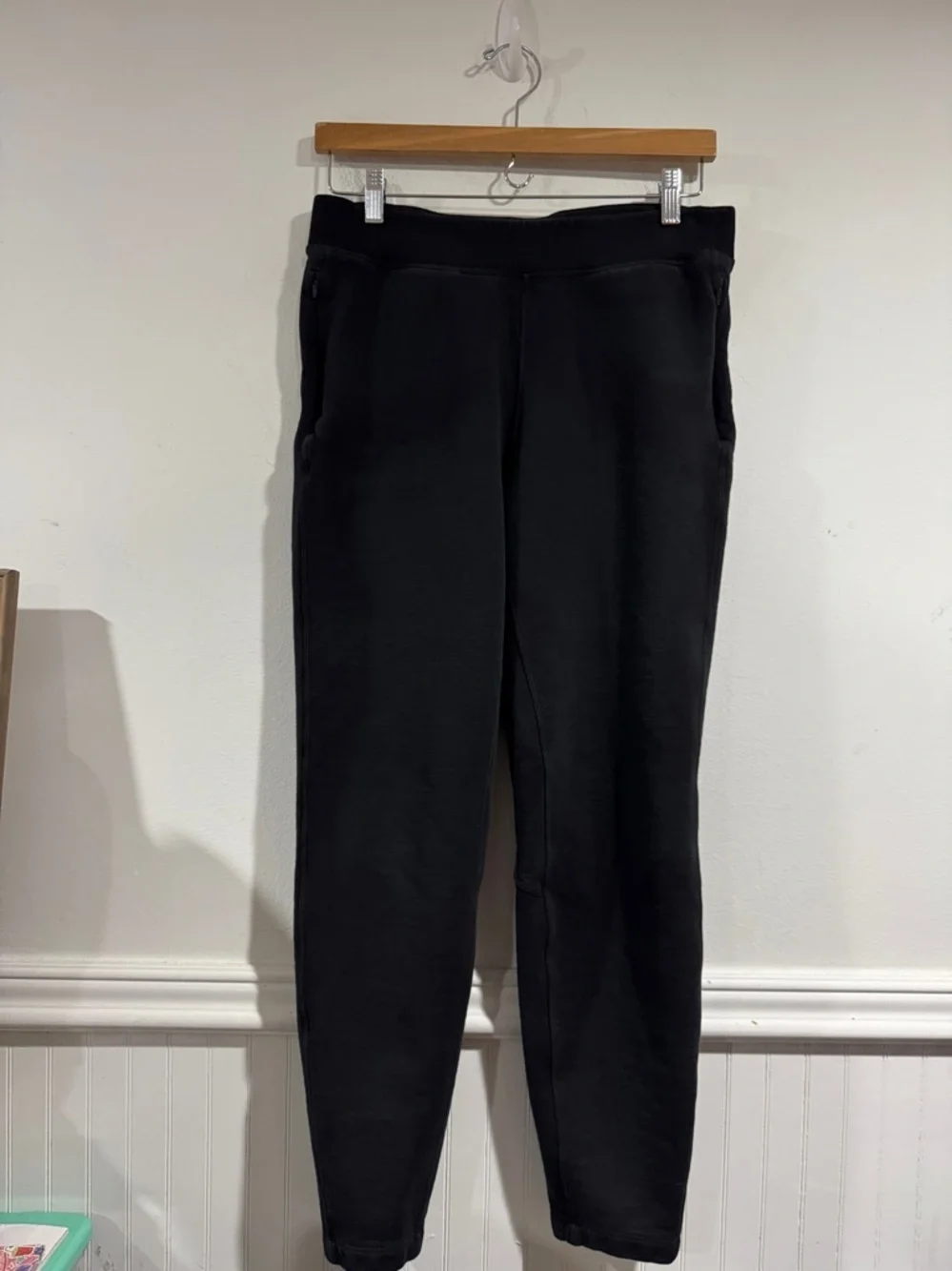 lululemon athletica pants pull on black zippered side pockets size 8